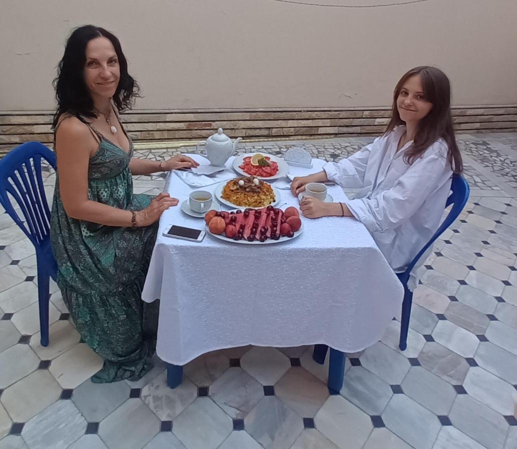 Uzbegim Family Guest House Bukhara Esterno foto